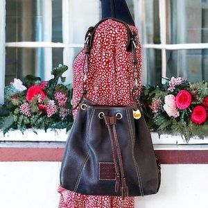 Vintage Dooney & Bourke Brown Leather Drawstring Slouch Shoulder Hobo Bag in EVC